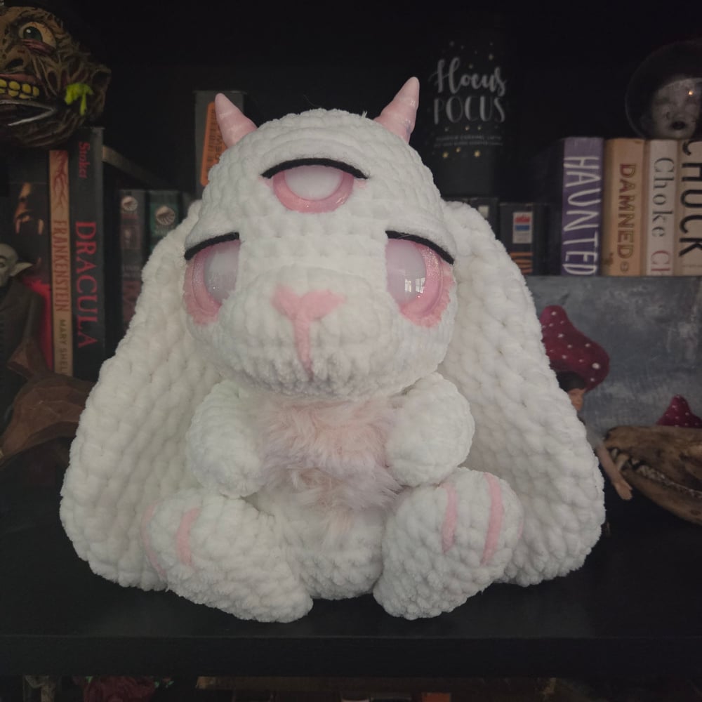 Image of Lumi the Threefold Keeper of Light
