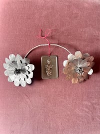 Image 2 of Silver Flower with Tamate : Man or Baby 