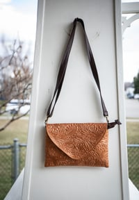 Image 14 of Fiesta Clutch 