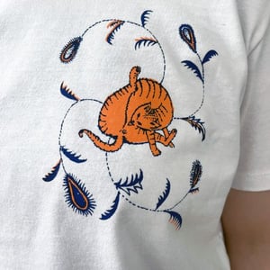 Cat Licking Butt T-shirt / Crop Top