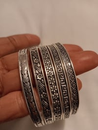 Image 1 of SET OF 5 BANGLE BRACELETS WITH DETAILED DESIGNS
