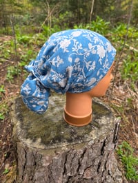 Image 4 of Pure Linen Tichel with Ties in Azure Meadow 