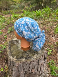 Image 2 of Pure Linen Tichel with Ties in Azure Meadow 