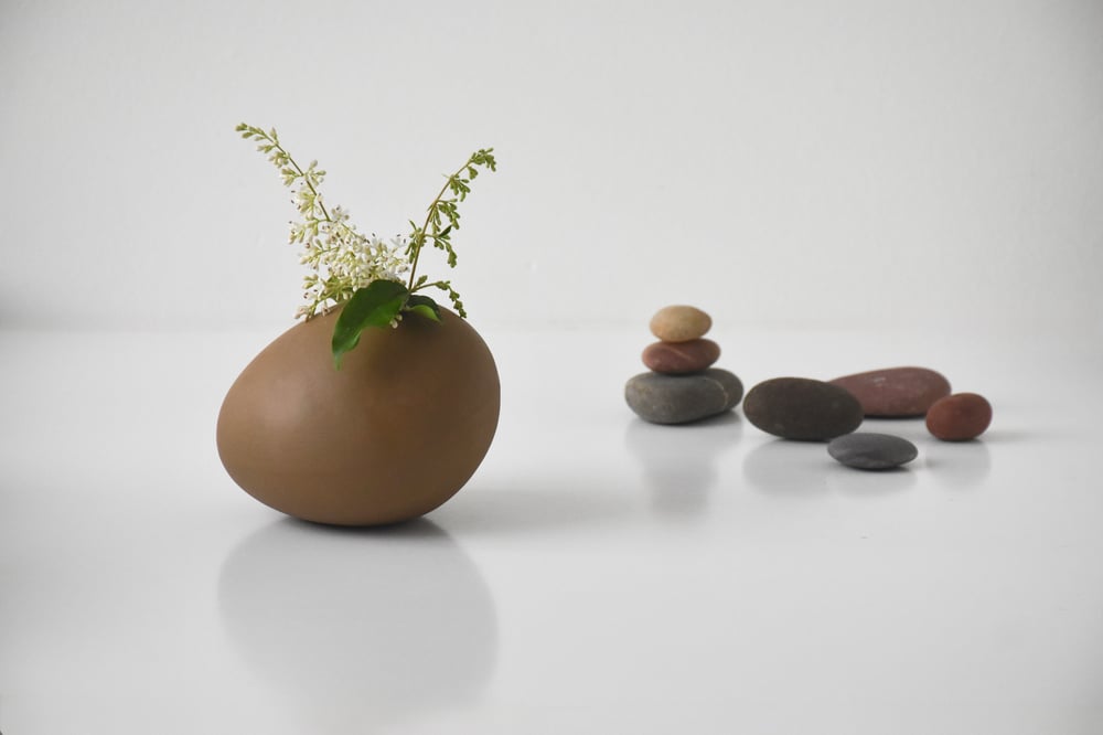 Image of BROWN TABLE VASE