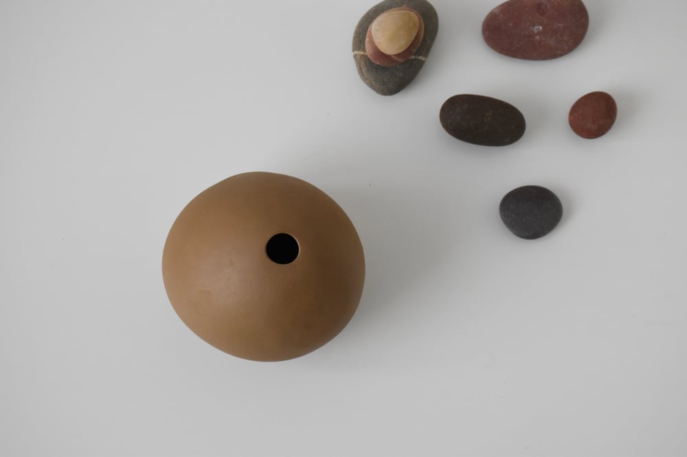 Image of BROWN TABLE VASE