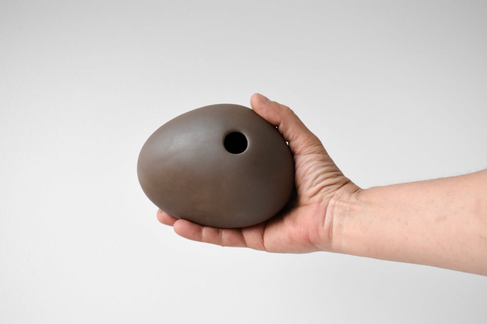 Image of DARK BROWN TABLE VASE