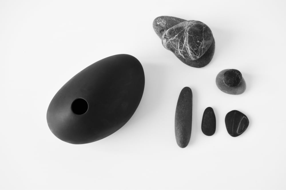 Image of BLACK TABLE VASE 