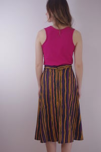 Image 4 of LUCIE --- jupe fendue à rayures 