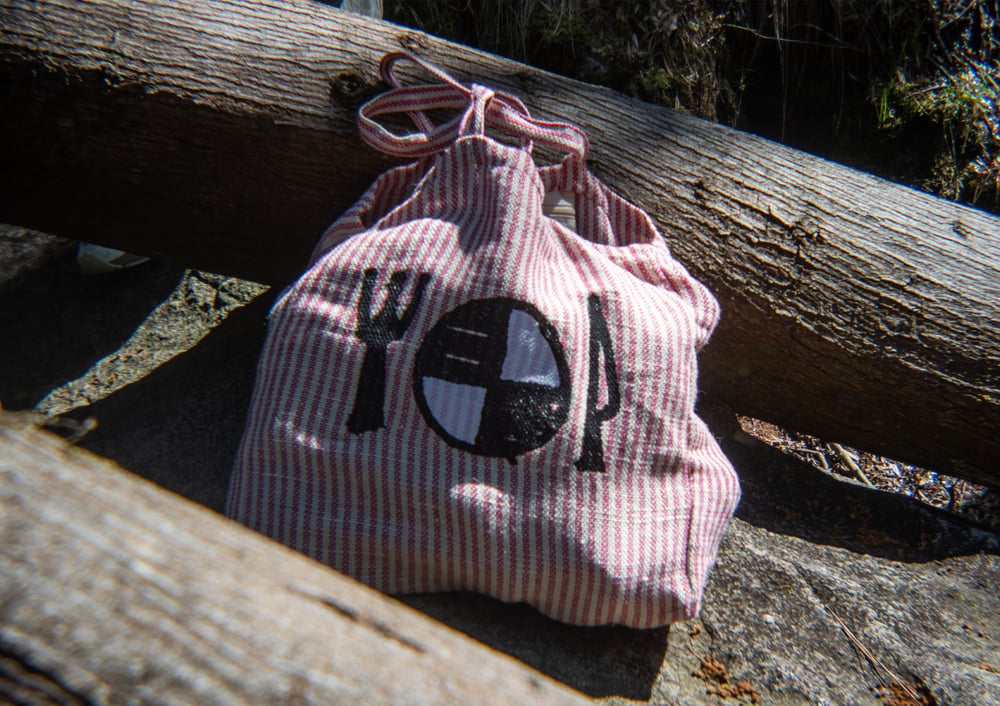 Image of Sac en maille PICNIC rayé blanc et rose