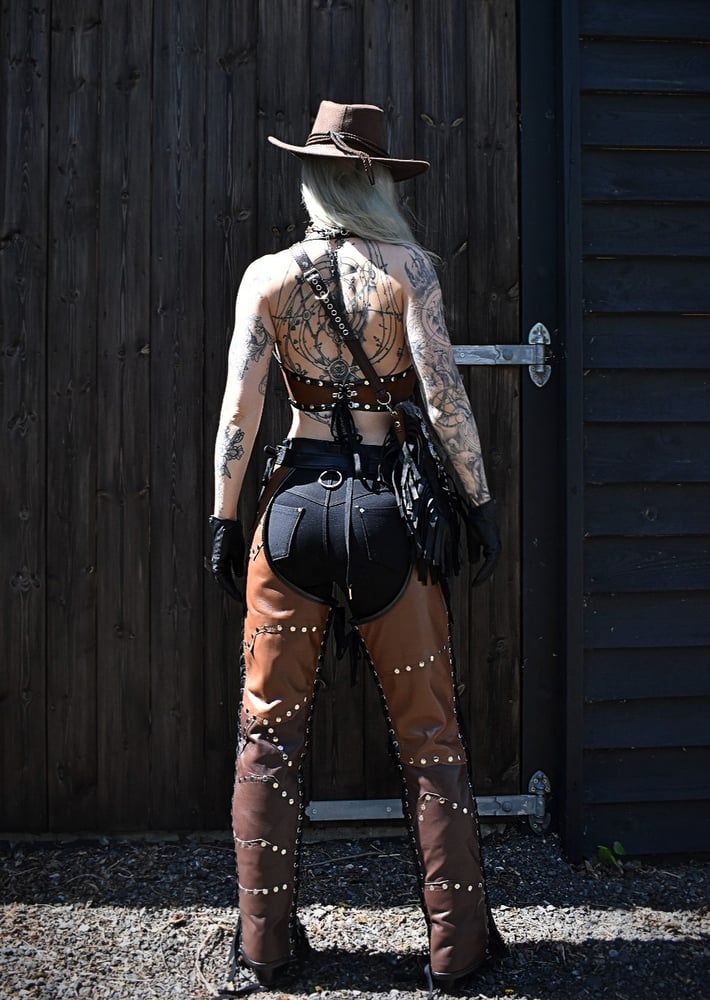 Image of LEGEND OF THE EAST CHAPS