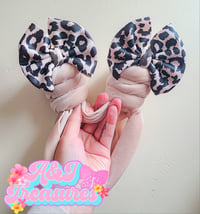 Nude cheetah spacebuns 