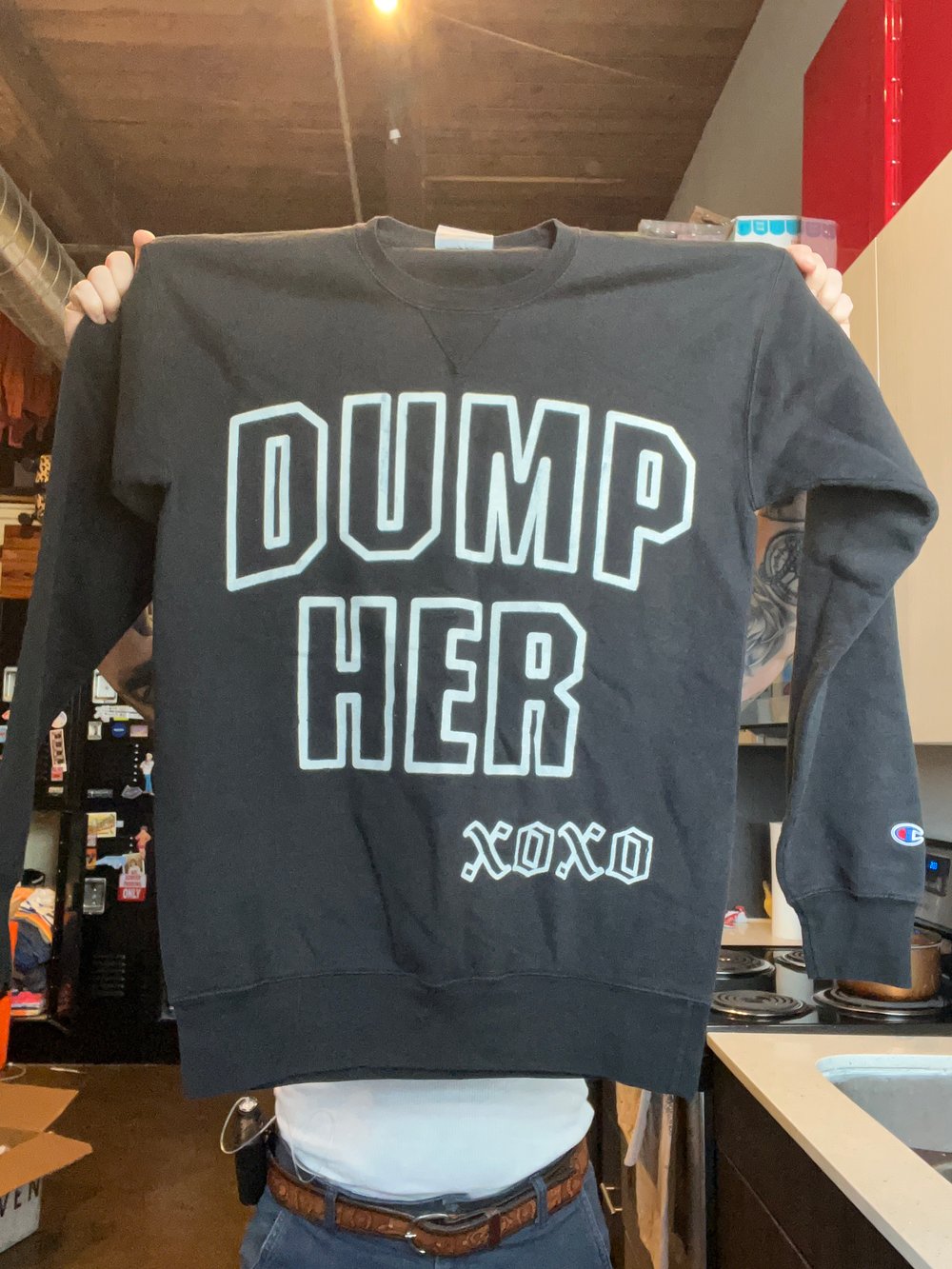 S DUMP HER BLACK CREWNECKS 