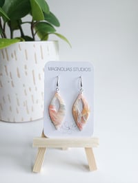 Image 2 of Peaches & Cream Marble Brinns