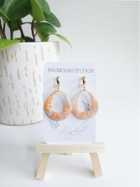 Image 2 of Peaches & Cream Marble Margerys 