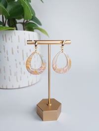 Image 1 of Peaches & Cream Marble Margerys 