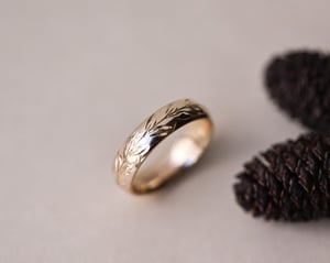 Image of 9ct gold 5mm ‘Olive leaf’ engraved court ring
