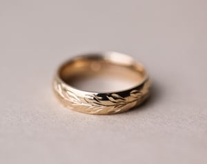 Image of 9ct gold 5mm ‘Olive leaf’ engraved court ring