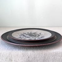 Image 4 of a sunflower plate set
