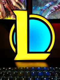 Image 2 of Lampe LED 3D League of Legends – Décoration Gaming RGB | Lightfox