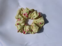 Image 1 of Rose bouquet Lemon Yellow