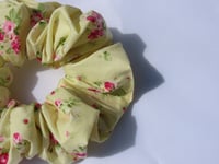 Image 4 of Rose bouquet Lemon Yellow