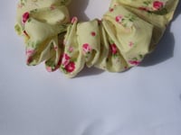 Image 6 of Rose bouquet Lemon Yellow