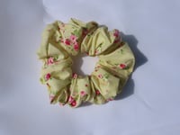 Image 2 of Rose bouquet Lemon Yellow