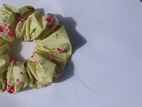 Image 3 of Rose bouquet Lemon Yellow