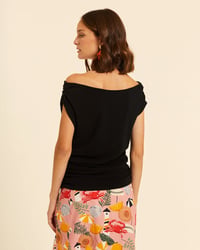 Image 3 of  Top drapeado negro