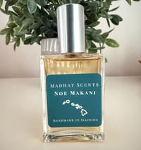 Image 2 of Noe Makani — Extrait de Parfum — Melon. Ozone. Florals. Briny Ocean Air. Woods. Musk.