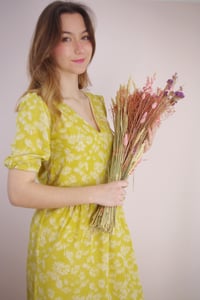 Image 1 of MIMOSA --- robe longue jaune – dos ouvert & nœuds