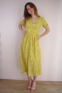 Image 3 of MIMOSA --- robe longue jaune – dos ouvert & nœuds