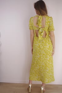 Image 2 of MIMOSA --- robe longue jaune – dos ouvert & nœuds