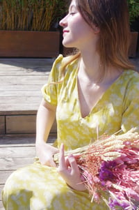 Image 5 of MIMOSA --- robe longue jaune – dos ouvert & nœuds