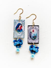 Image 1 of ‘lovelace’ – gold dangle earrings