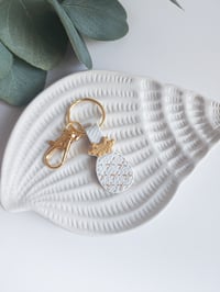 Image 2 of Elegant Pineapple Keychain 