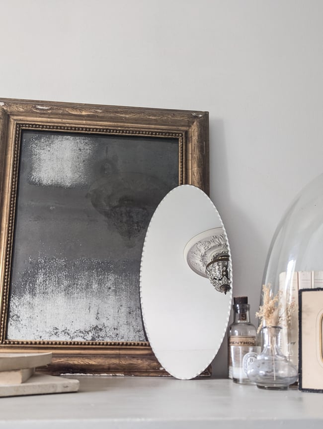 Miroir ovale ciselé 
