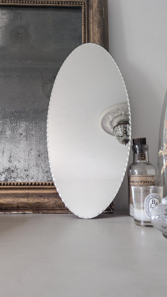 Miroir ovale ciselé 