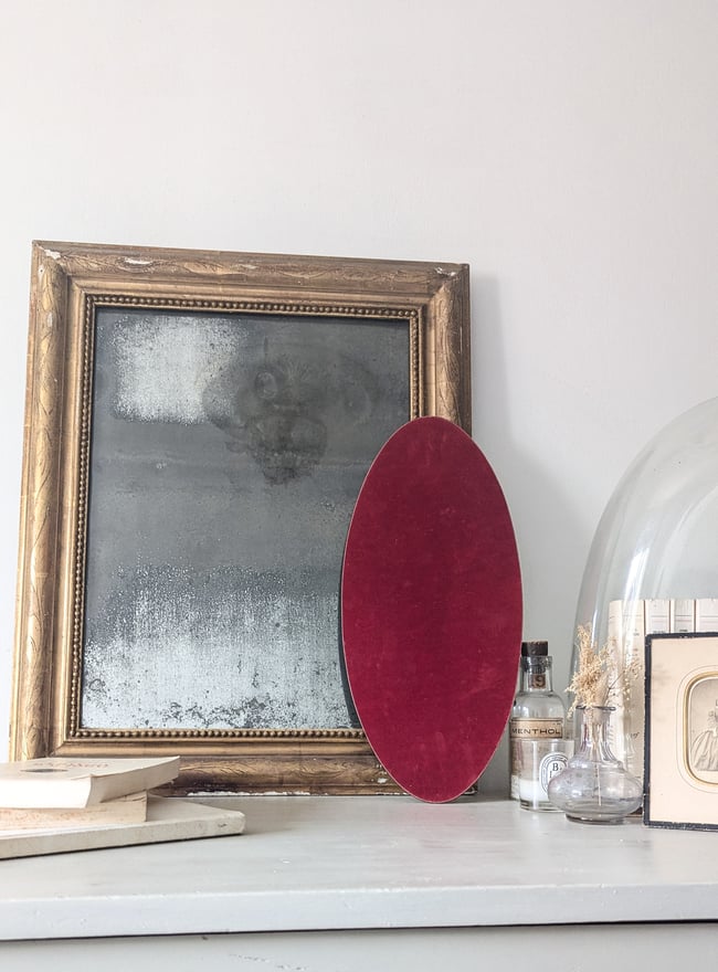 Miroir ovale ciselé 