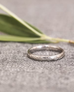 Image of Platinum 3mm ‘Olive leaf’ engraved ring