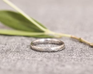 Image of Platinum 3mm ‘Olive leaf’ engraved ring