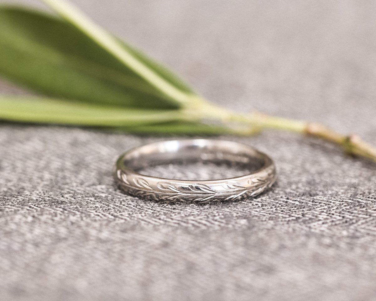 Image of Platinum 3mm ‘Olive leaf’ engraved ring