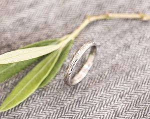 Image of Platinum 3mm ‘Olive leaf’ engraved ring