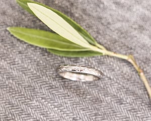 Image of Platinum 3mm ‘Olive leaf’ engraved ring