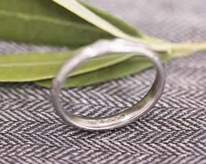 Image of Platinum 3mm ‘Olive leaf’ engraved ring