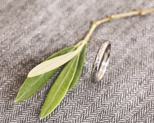 Image of Platinum 3mm ‘Olive leaf’ engraved ring
