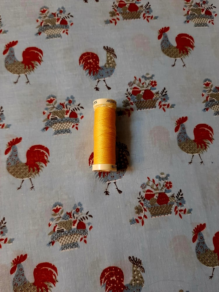 Image of Handkerchief - large - roosters and flower baskets