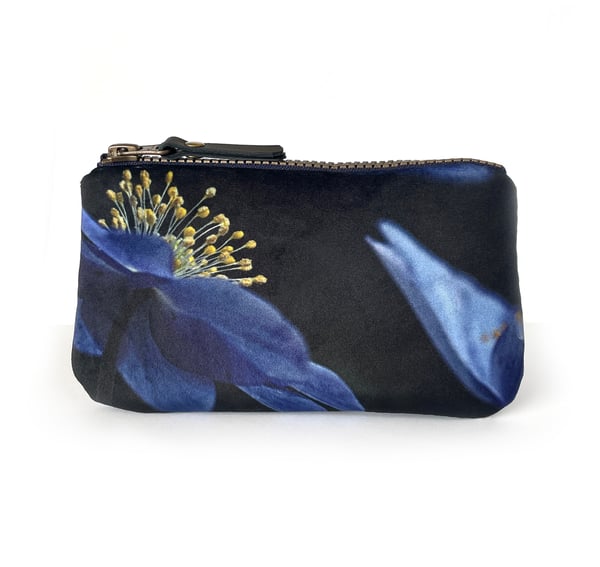 Image of Wood anemone blue, printed velvet zipper bag