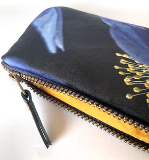 Image of Wood anemone blue, printed velvet zipper bag