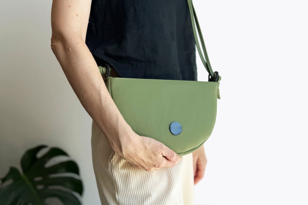 Image of Halfmoon bag Olive Green